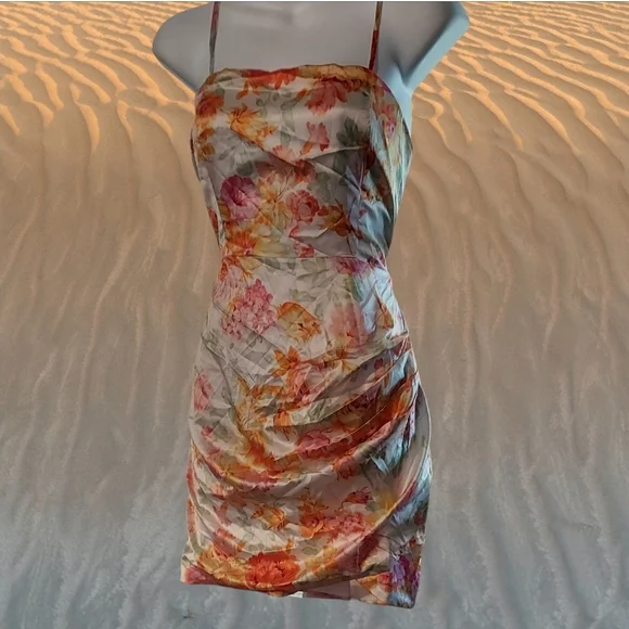 NWT Showpo. Floral Elbereth Mini       Dress ~sz 6 - Picture 3 of 6